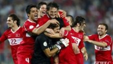 Турция на полуфинал след шокираща драма с дузпи