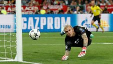 Няма такъв куриозен гол! Вижте фрапантната грешка на Кариус + ВИДЕО