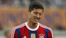 ПСЖ подкосява краката на Левандовски с пачки