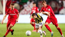 Наполи и Юнайтед в битка за халф