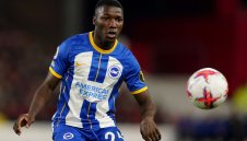 Халф на Брайтън гледа към "Стамфорд Бридж"