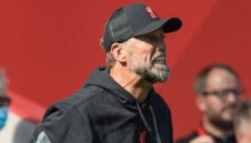 Ливърпул предлага нов договор на халф