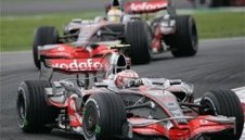 Наказаха пилотите на Макларън с по 5 места