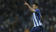 Ливърпул се приближава до звездата на Порто