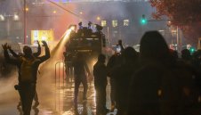 Екшън с кръв и гняв: Ранени и задържани на протеста срещу БФС + ВИДЕО И СНИМКИ