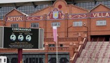 Вила ще играе с Ливърпул довечера, но мачът с Тотнъм е под въпрос