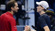 Яник Синер победи Даниил Медведев в Торино и завърши първи в групата