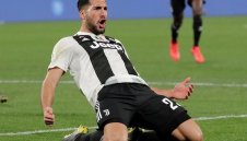 Джан се доближава до Дортмунд