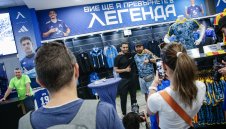 "Синя" любов: Левски изпрати Билал Бари подобаващо