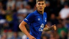 От "Стамфорд Бридж" ще вдигнат офертата за Стоунс