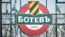 Ботев Пловдив уреди четири контроли