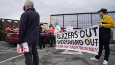 Въпреки протестите: Семейство Глейзър няма да продава Ман. Юнайтед