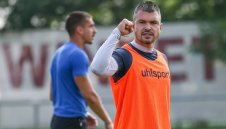 Валери Божинов към играч на ЦСКА: Горе главата, големец!