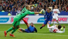 Франция е на световно след 2:1 над Беларус в Париж + ВИДЕО