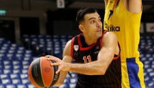 Везенков пак с важни изяви, Олимпиакос с нова победа