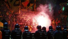 Германските клубове търсят помощ в борбата срещу ултрасите