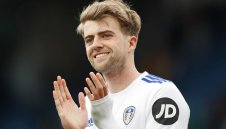 Голмайсторът на Лийдс преподписа с Белите