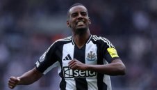 Трансферът на Александър Исак е вреден за футбола