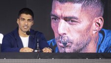 Меси и Неймар се обясниха в любов на Луис Суарес