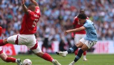 Ман Сити „връзва“ перла