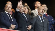 Играта загрубява: Барса завежда дело срещу Русо