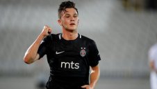 От Ман Юнайтед уредили сръбски тинейджър