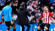 Вратар закопа Сосиедад в дербито с Атлетик