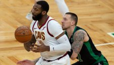 Бруклин и ЛА Лейкърс се подсилват здраво в битката за титлата