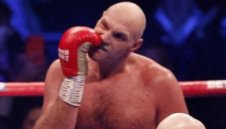 По идея на Уейн Руни: Тайсън Фюри става рицар?