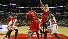 Бяло момче помогна на Биковете да спрат пропадането