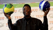 В предсмъртно отделение ли е? Говорят дъщерите на Пеле