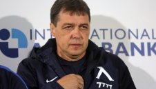 Хубчев финтира шпионите с... немски език