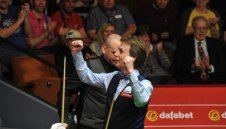 Стюърт Бингъм стана за резил на Световното по снукър