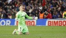 Тер Стеген протяга ръце към няколко рекорда