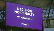 VAR отмени 27 съдийски решения в ШЛ през есента