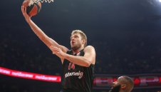 Везенков с нов силен мач за Олимпиакос в Европа