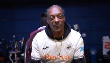 Рап-легенда купи акции в уелски клуб