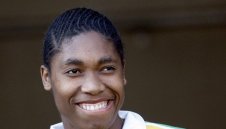 "Жената-мъж" Семеня иска златото на 800 метра в Рио