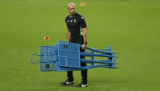 "Жребчетата" надъхват кочияша си с нов договор преди мача с Барса