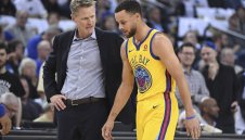 И Къри се контузи, обърна глезен