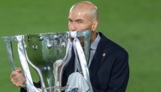 Невероятно! Зидан поема Бразилия