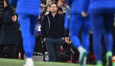 Феновете на Евертън псуват играчите