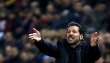 Треньорът на Атлетико Мадрид си сади коса в Барселона