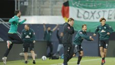 Спасени! Кошмарният сезон на Вердер все пак завърши щастливо + СНИМКИ