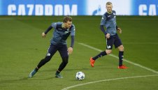 Крал Бендтнер се завърна в Англия