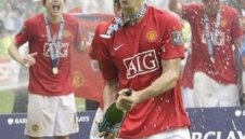 Фърдинанд остава в Юнайтед до 2013 г.