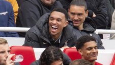 Трент прати Ливърпул на една победа от титлата, а Лестър - в Чемпиъншип