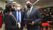 Министър готви беседи с ЦСКА и Левски