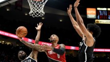 Лилард наниза 60, но Портланд отново загуби