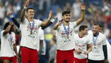 Барса нареди Андре Гомеш до Фиго и Деко